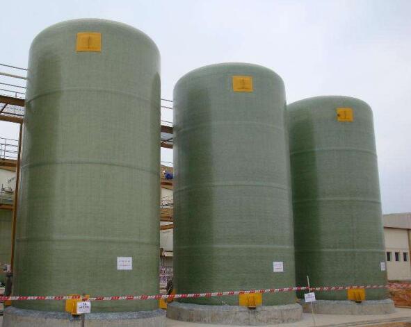 玻璃鋼儲(chǔ)罐已在發(fā)達(dá)國家的石化廠、加油站和油田得到廣泛使用